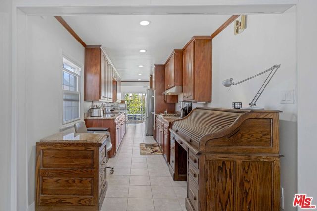 6727 W 87th Place, Los Angeles, CA 90045