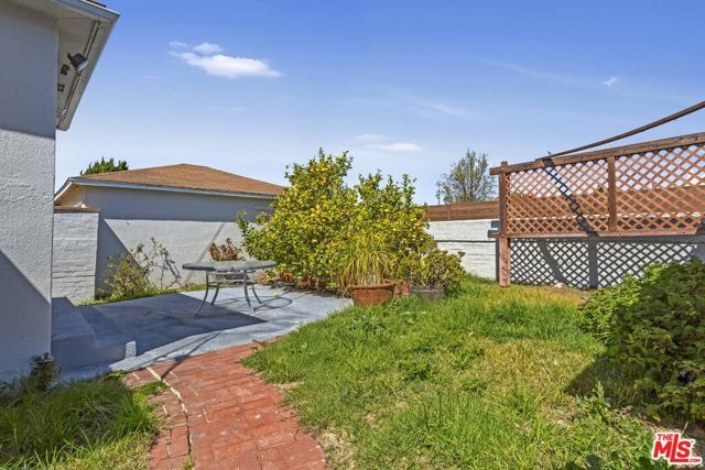 6727 W 87th Place, Los Angeles, CA 90045