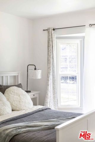 6727 W 87th Place, Los Angeles, CA 90045