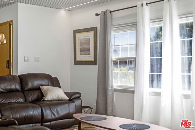 6727 W 87th Place, Los Angeles, CA 90045