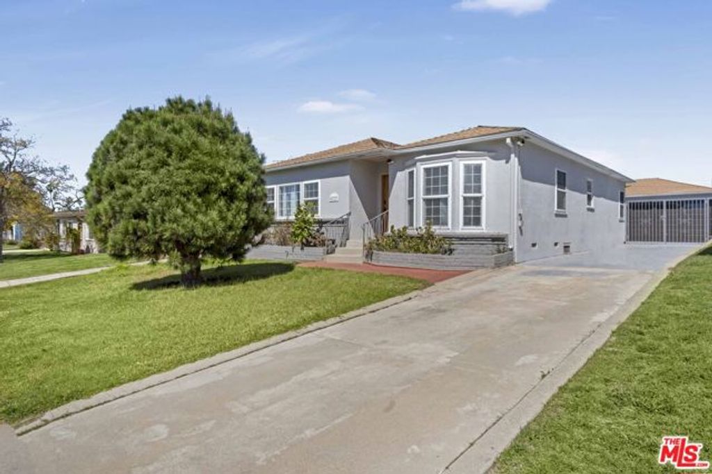 6727 W 87th Place, Los Angeles, CA 90045