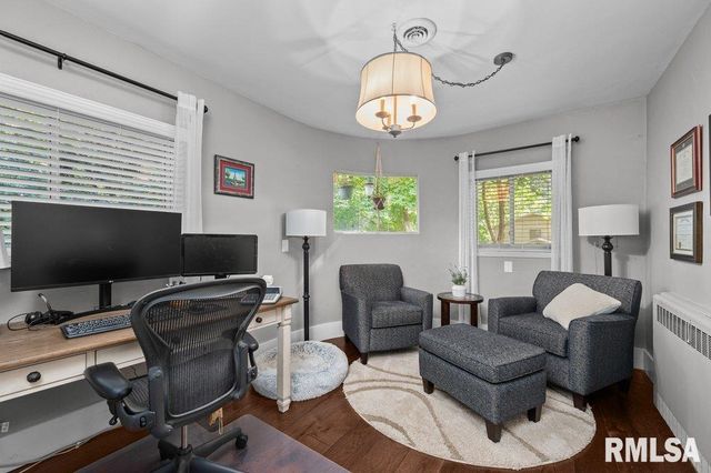 19 KENWOOD Avenue, Davenport, IA 52803