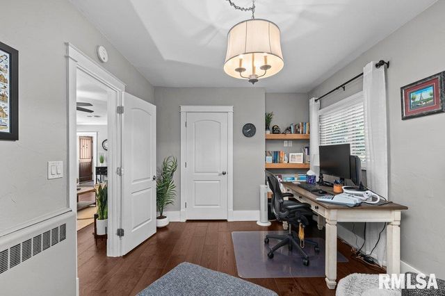 19 KENWOOD Avenue, Davenport, IA 52803