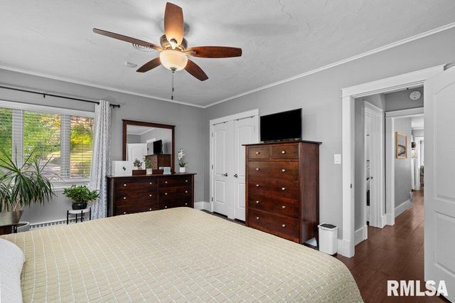 19 KENWOOD Avenue, Davenport, IA 52803