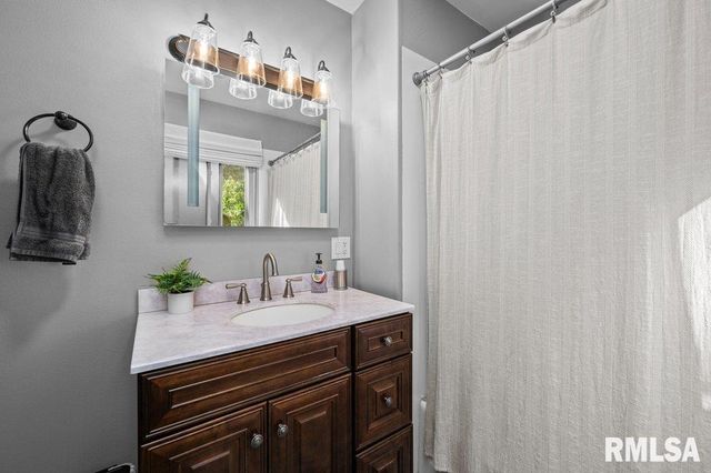 19 KENWOOD Avenue, Davenport, IA 52803