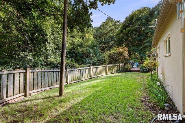 19 KENWOOD Avenue, Davenport, IA 52803