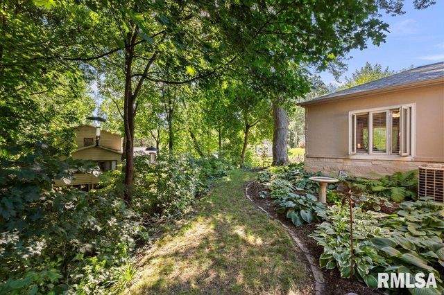 19 KENWOOD Avenue, Davenport, IA 52803