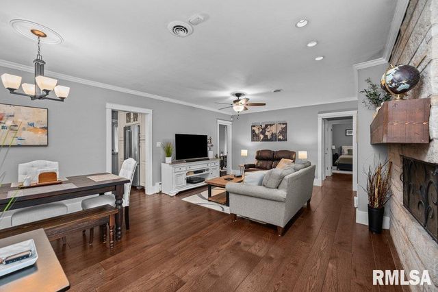 19 KENWOOD Avenue, Davenport, IA 52803