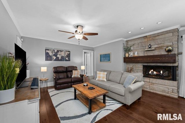 19 KENWOOD Avenue, Davenport, IA 52803