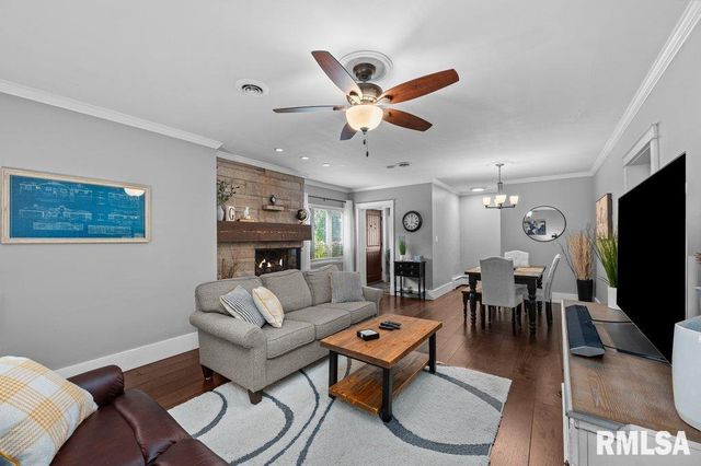 19 KENWOOD Avenue, Davenport, IA 52803