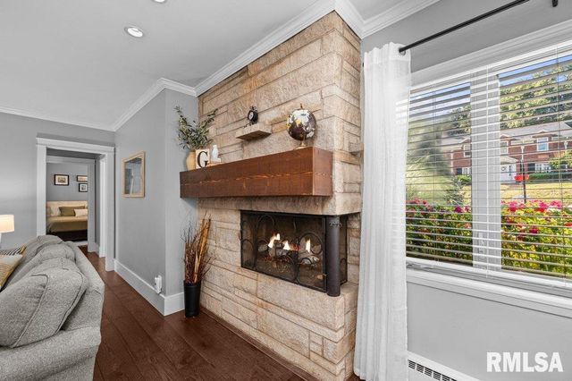 19 KENWOOD Avenue, Davenport, IA 52803