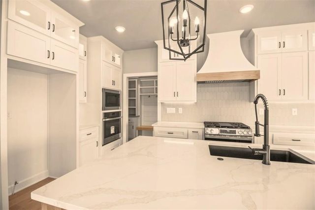 1317 Larson Avenue, Warrensburg, MO 64093