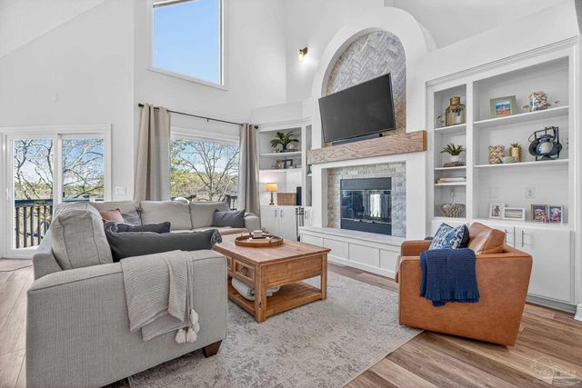 4596 Bayside Dr, Milton, FL 32583