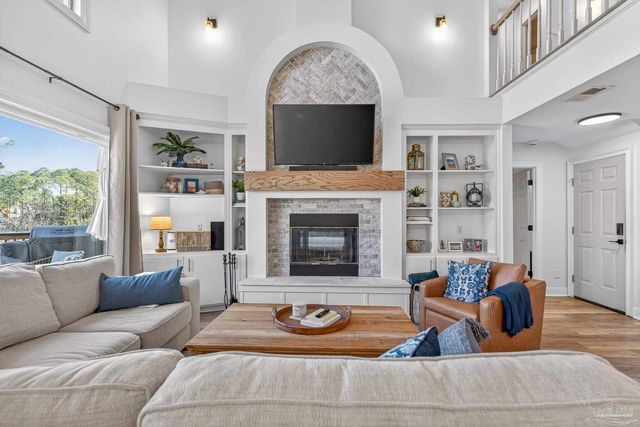 4596 Bayside Dr, Milton, FL 32583