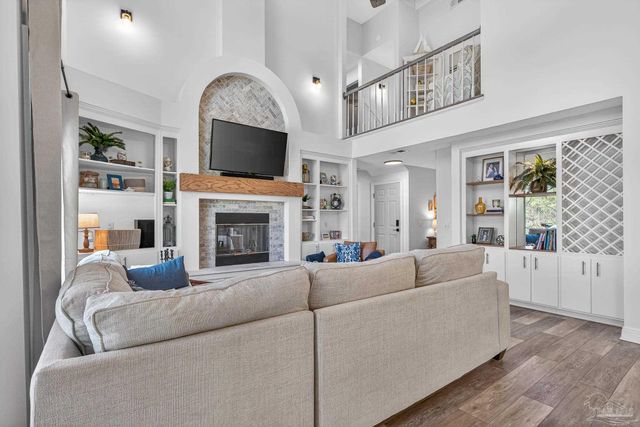 4596 Bayside Dr, Milton, FL 32583