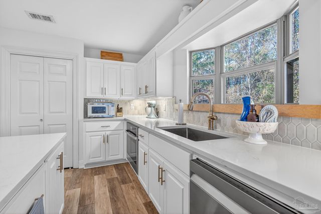 4596 Bayside Dr, Milton, FL 32583