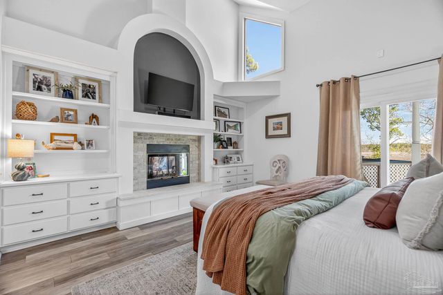 4596 Bayside Dr, Milton, FL 32583