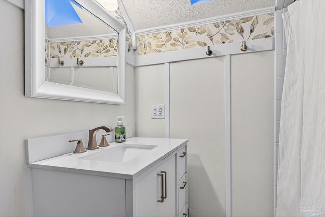 4596 Bayside Dr, Milton, FL 32583