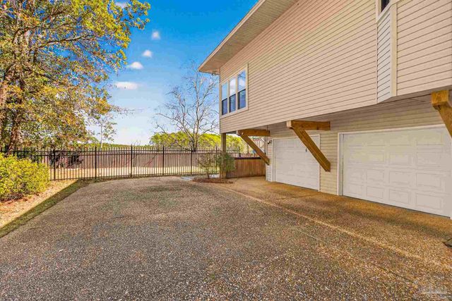 4596 Bayside Dr, Milton, FL 32583