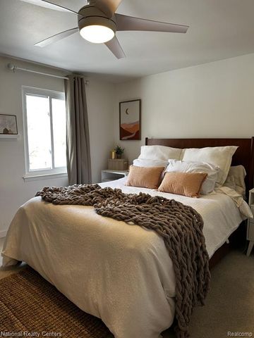 797 Hilldale Circle, Milford, MI 48381