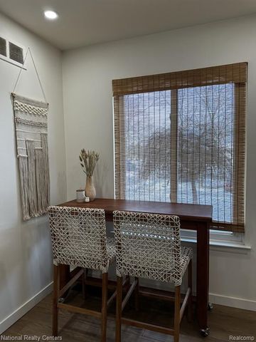 797 Hilldale Circle, Milford, MI 48381