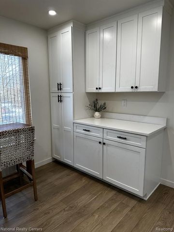 797 Hilldale Circle, Milford, MI 48381