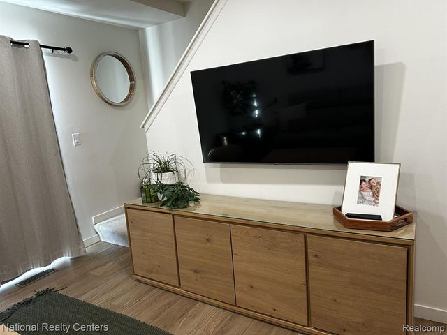 797 Hilldale Circle, Milford, MI 48381