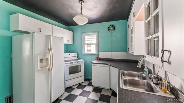 6652 Rockdale Street, Dearborn Heights, MI 48127