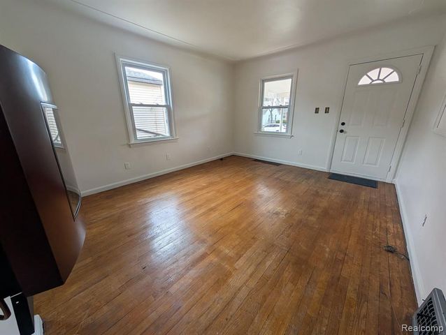 6652 Rockdale Street, Dearborn Heights, MI 48127