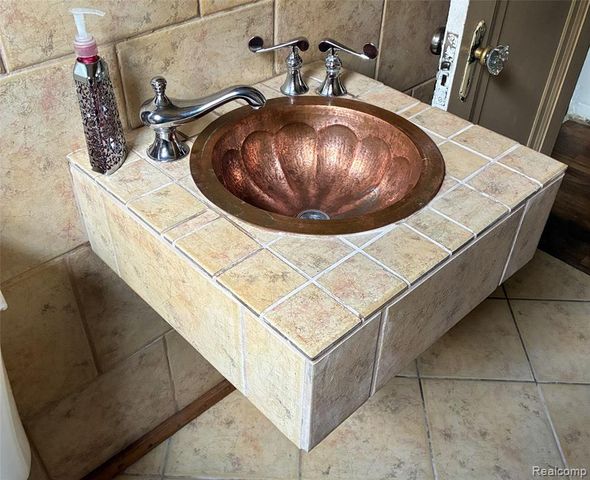 6652 Rockdale Street, Dearborn Heights, MI 48127