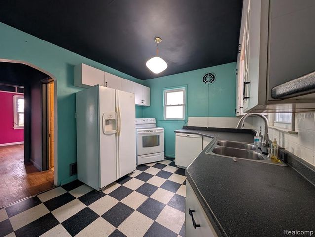 6652 Rockdale Street, Dearborn Heights, MI 48127