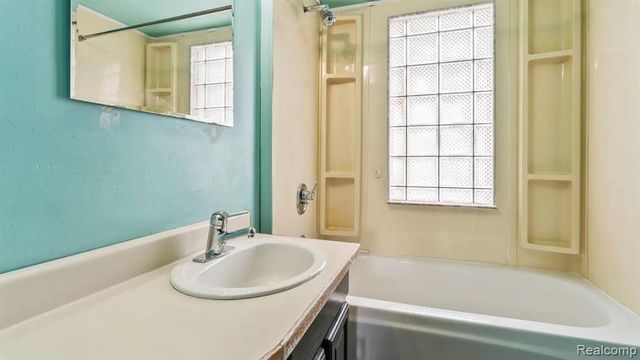 6652 Rockdale Street, Dearborn Heights, MI 48127