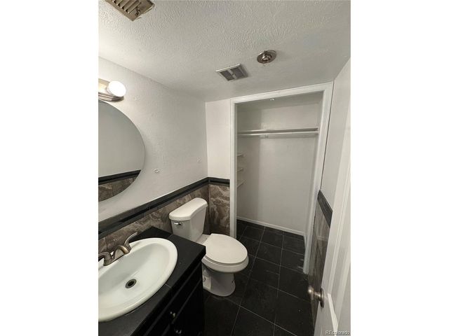 7020 W Portland Ave, Littleton, CO 80128