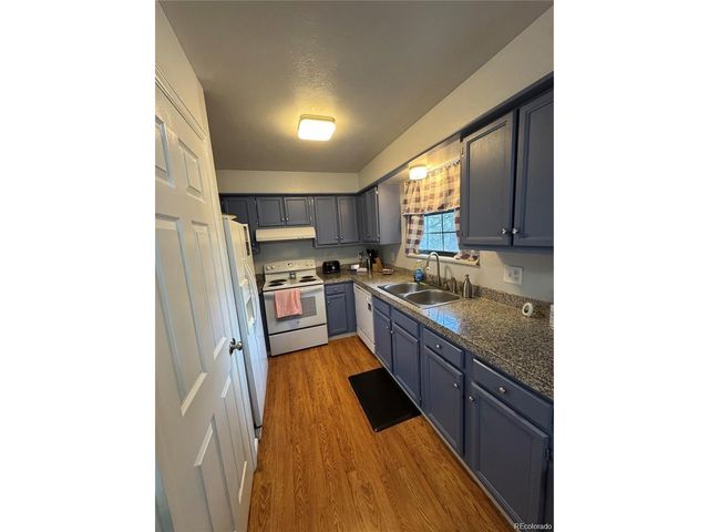 7020 W Portland Ave, Littleton, CO 80128