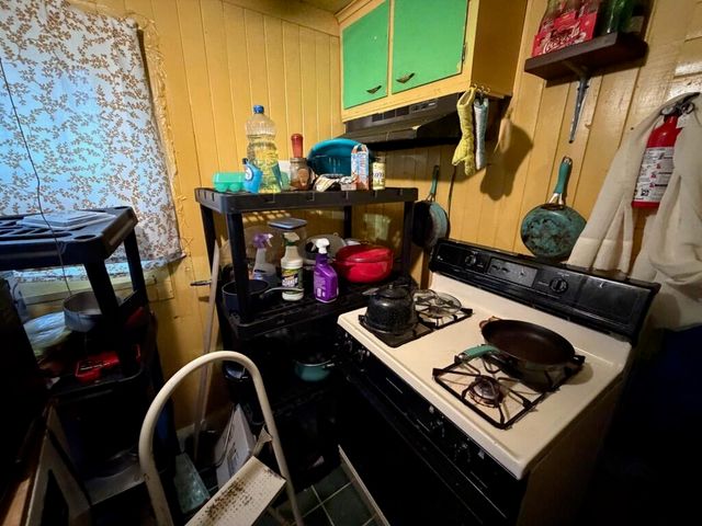 259 S Ivanhoe Road, Kingsford Heights, IN 46346