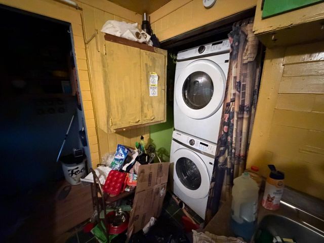 259 S Ivanhoe Road, Kingsford Heights, IN 46346