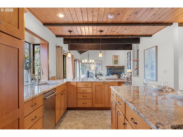 3904 VIEWCREST Rd S, Salem, OR 97302