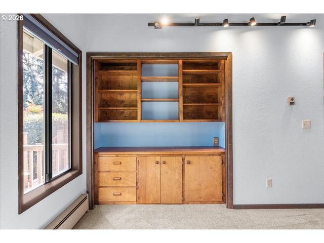 3904 VIEWCREST Rd S, Salem, OR 97302