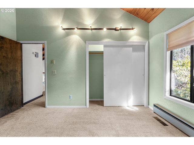 3904 VIEWCREST Rd S, Salem, OR 97302