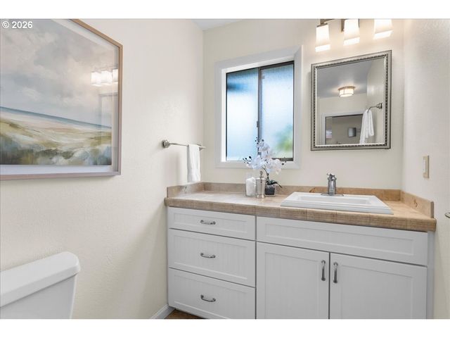 3904 VIEWCREST Rd S, Salem, OR 97302