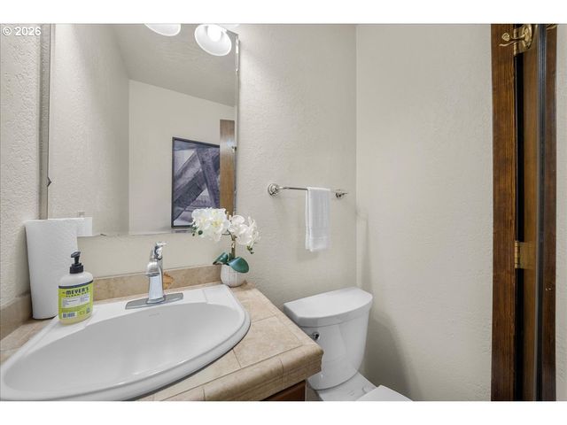 3904 VIEWCREST Rd S, Salem, OR 97302