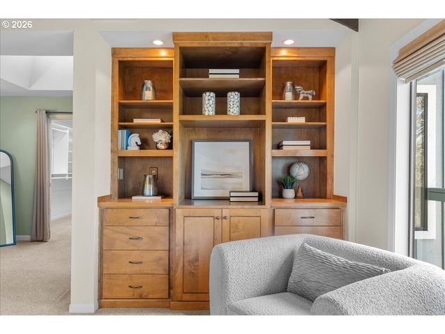 3904 VIEWCREST Rd S, Salem, OR 97302