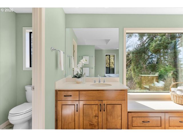 3904 VIEWCREST Rd S, Salem, OR 97302