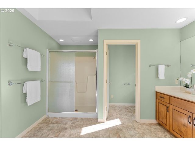 3904 VIEWCREST Rd S, Salem, OR 97302