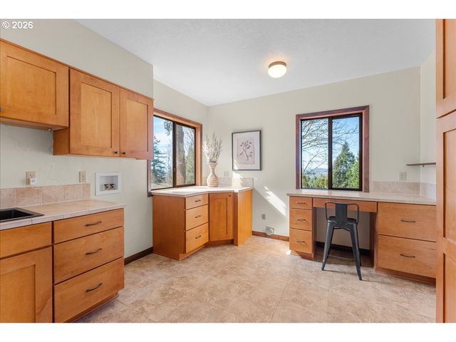 3904 VIEWCREST Rd S, Salem, OR 97302