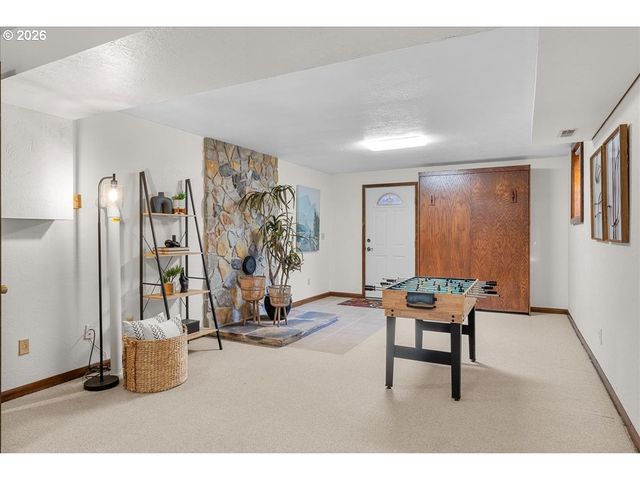 3904 VIEWCREST Rd S, Salem, OR 97302