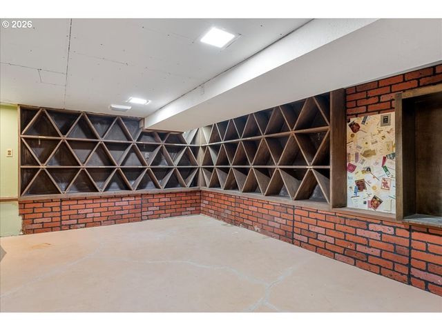 3904 VIEWCREST Rd S, Salem, OR 97302