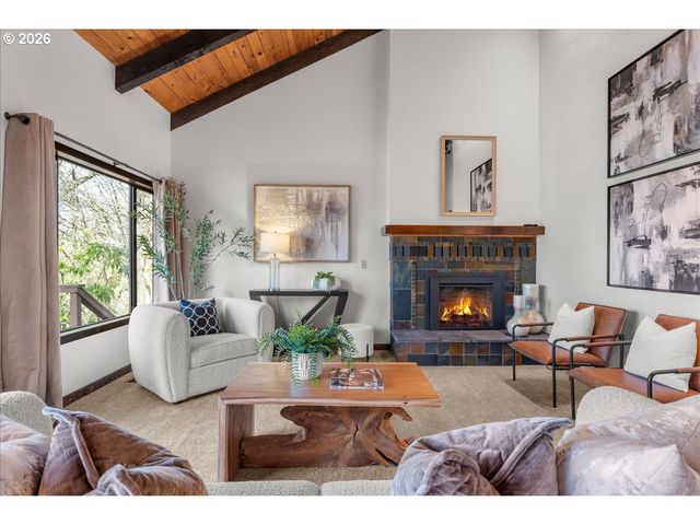 3904 VIEWCREST Rd S, Salem, OR 97302