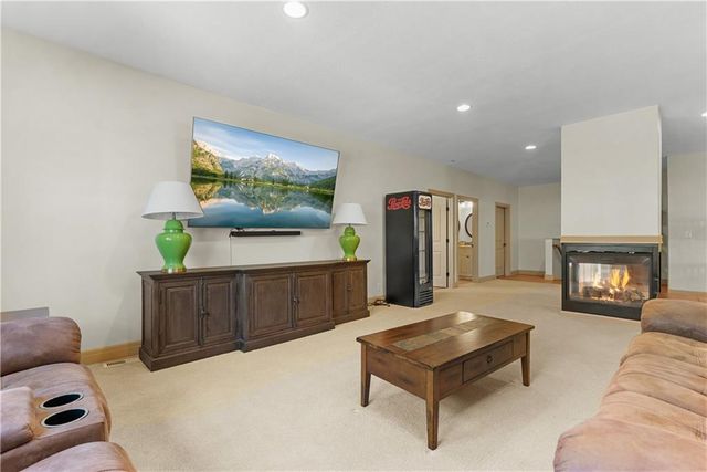 20 H Street, Lake Lotawana, MO 64086