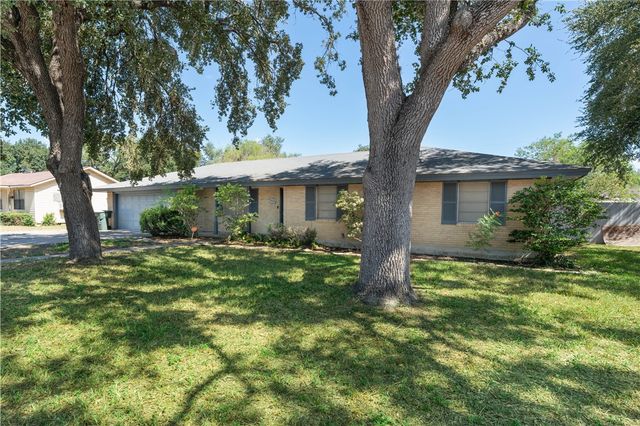 709 Lincoln St, Alice, TX 78332